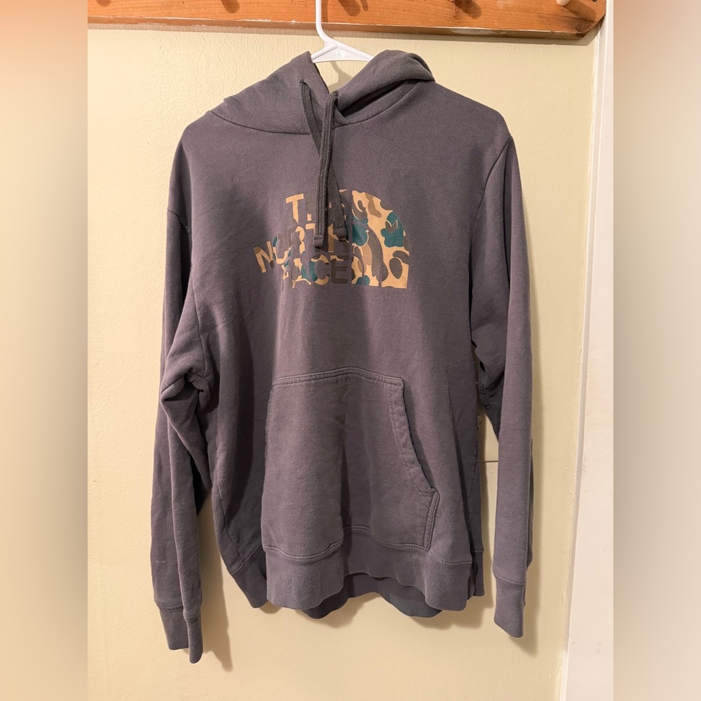 The North Face Men's Large Gray Camo Logo Pullover Hoodie FA14